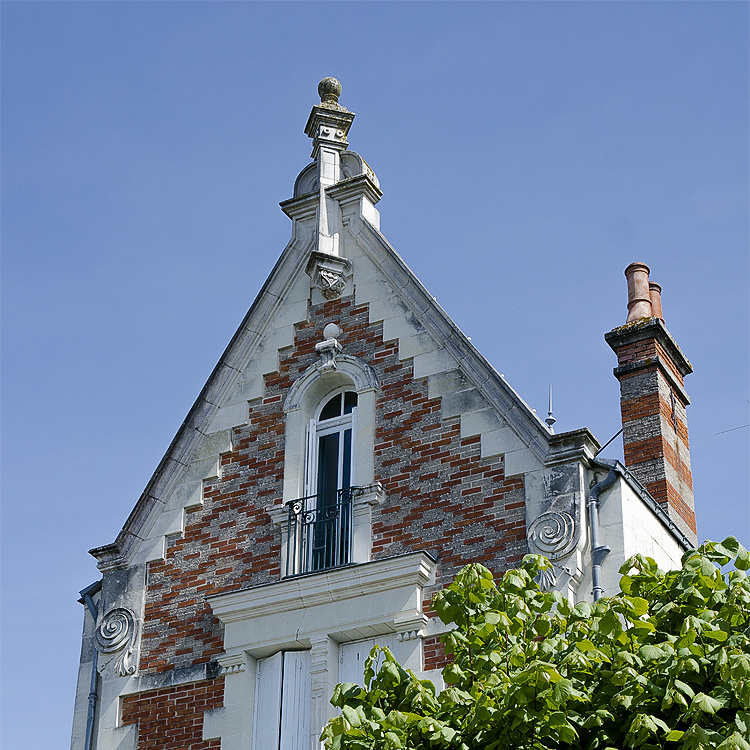 Tour Loire 05 - 201520150510_05105221 als Smartobjekt-1 Kopie.jpg - Ein kleiens Haus mit einer schönen Aussenfassade direkt an der Loire